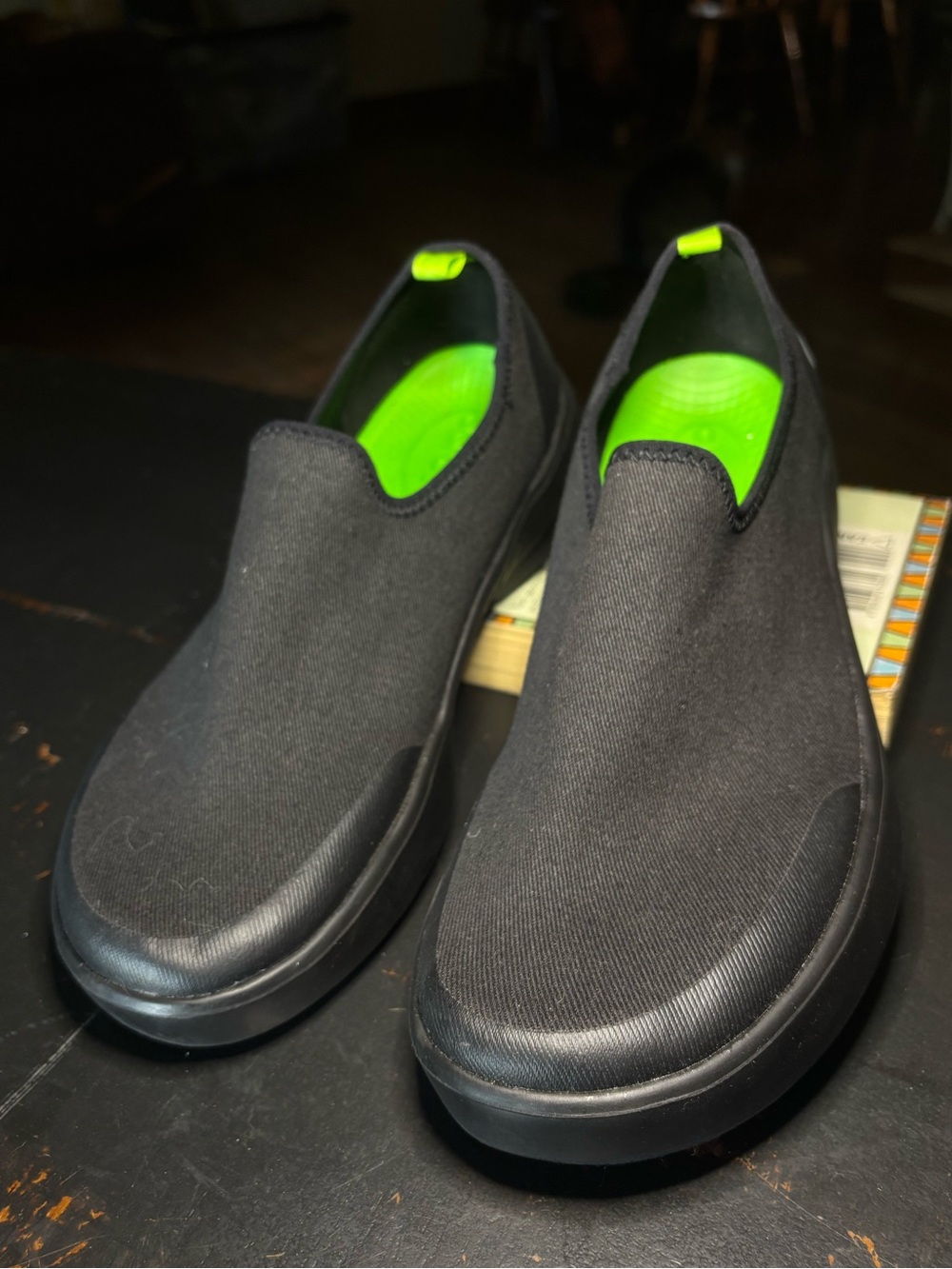 OOFOS Women’s Eezee Low Recovery Shoes - Black / Neon Green Size 8